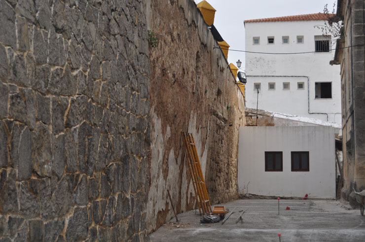Obras de Rehabilitación de la muralla en Calle Corredera (Patio de la Iglesia)
