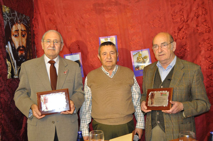 Entrega de placas conmemorativas por parte del equipo de TELESPERA